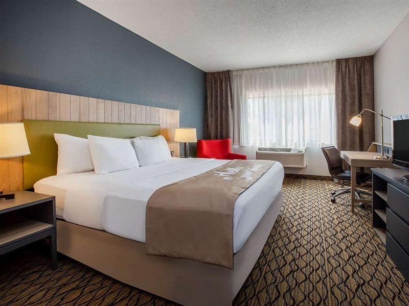 Days Inn & Suites By Wyndham Rochester Hills Mi Exterior foto
