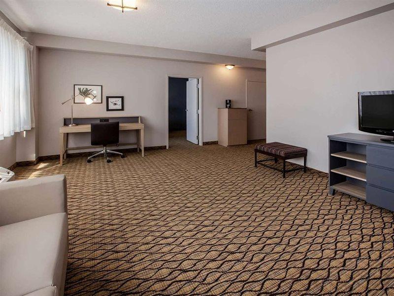 Days Inn & Suites By Wyndham Rochester Hills Mi Exterior foto
