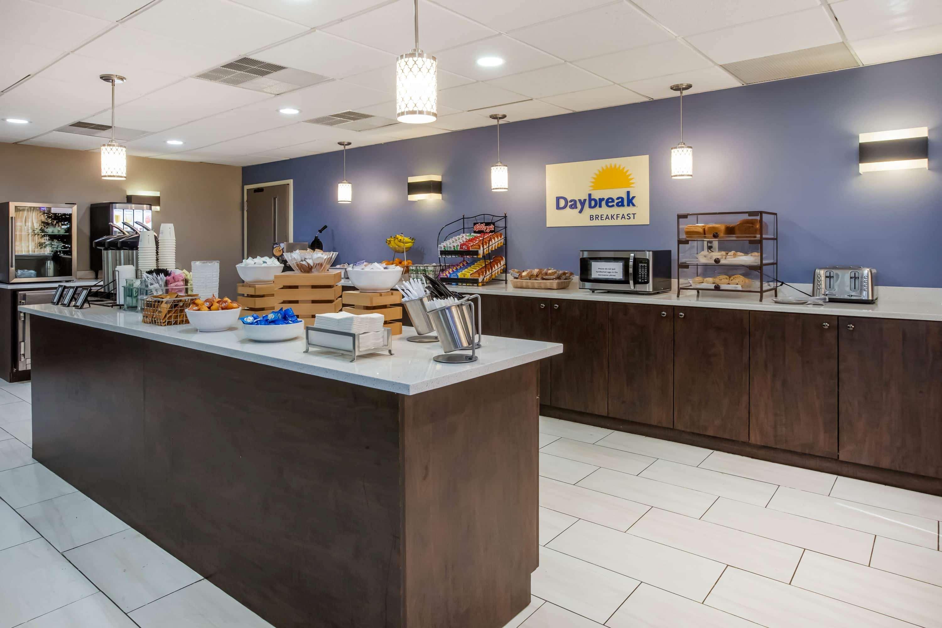 Days Inn & Suites By Wyndham Rochester Hills Mi Exterior foto