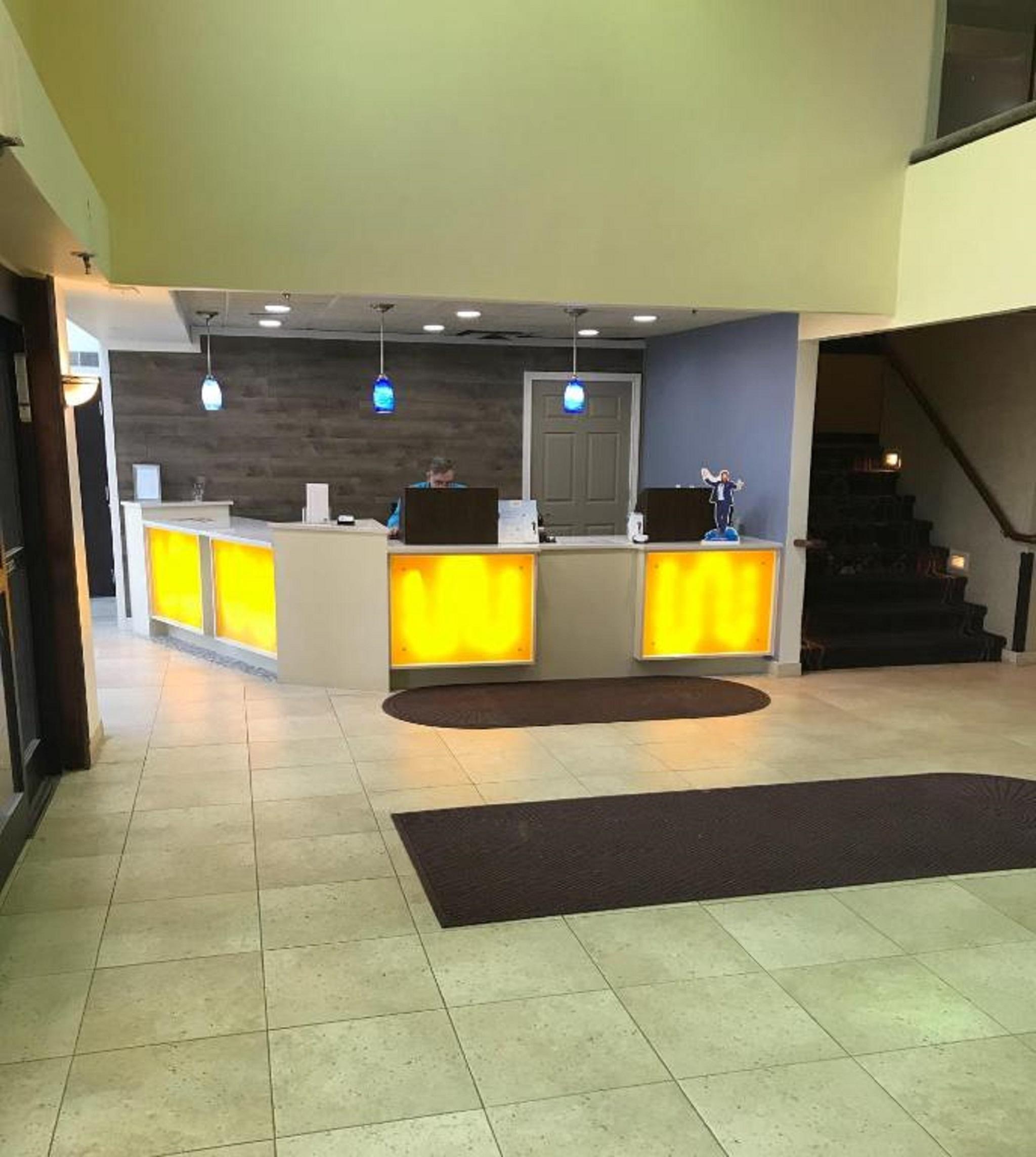 Days Inn & Suites By Wyndham Rochester Hills Mi Exterior foto