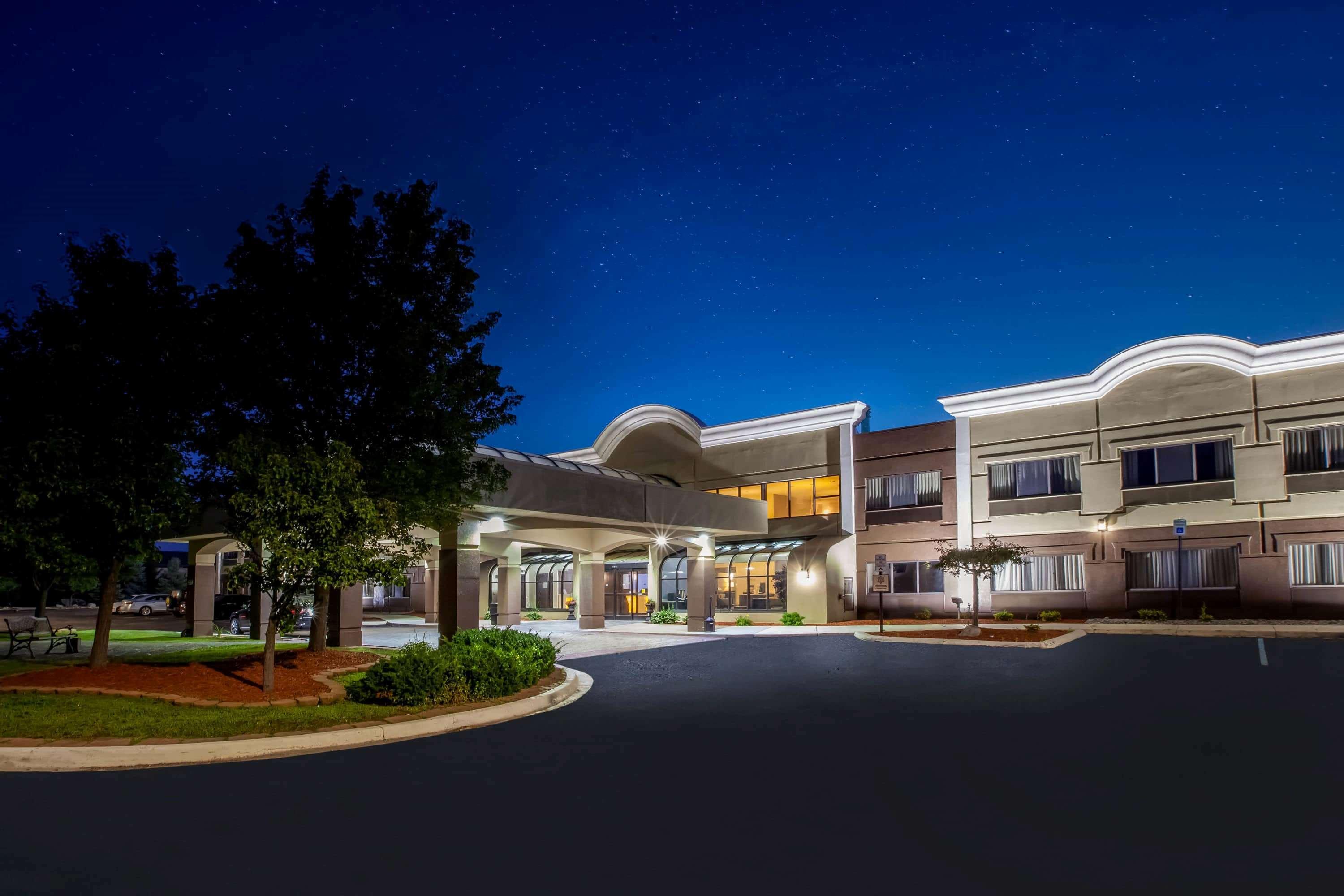 Days Inn & Suites By Wyndham Rochester Hills Mi Exterior foto