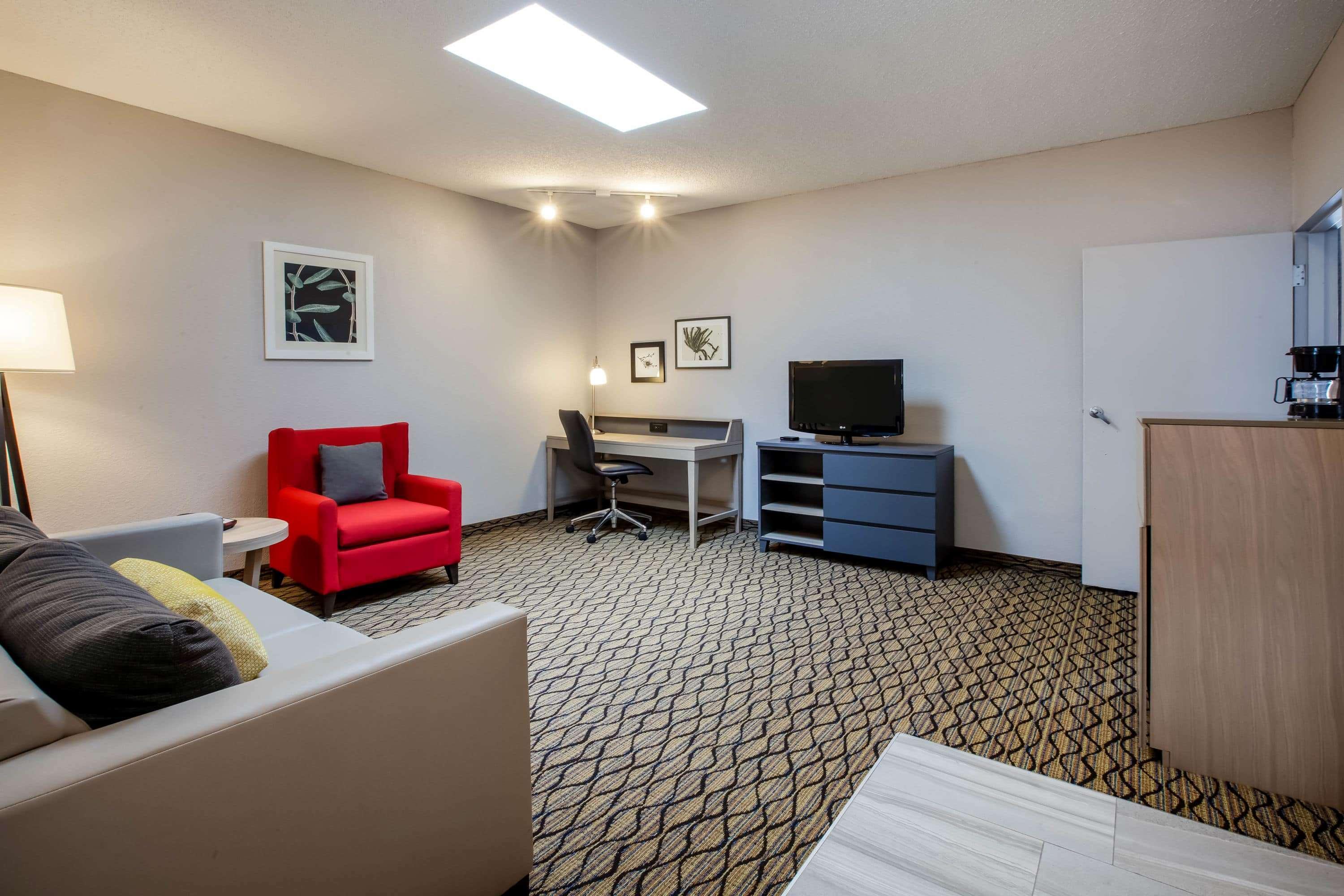 Days Inn & Suites By Wyndham Rochester Hills Mi Exterior foto