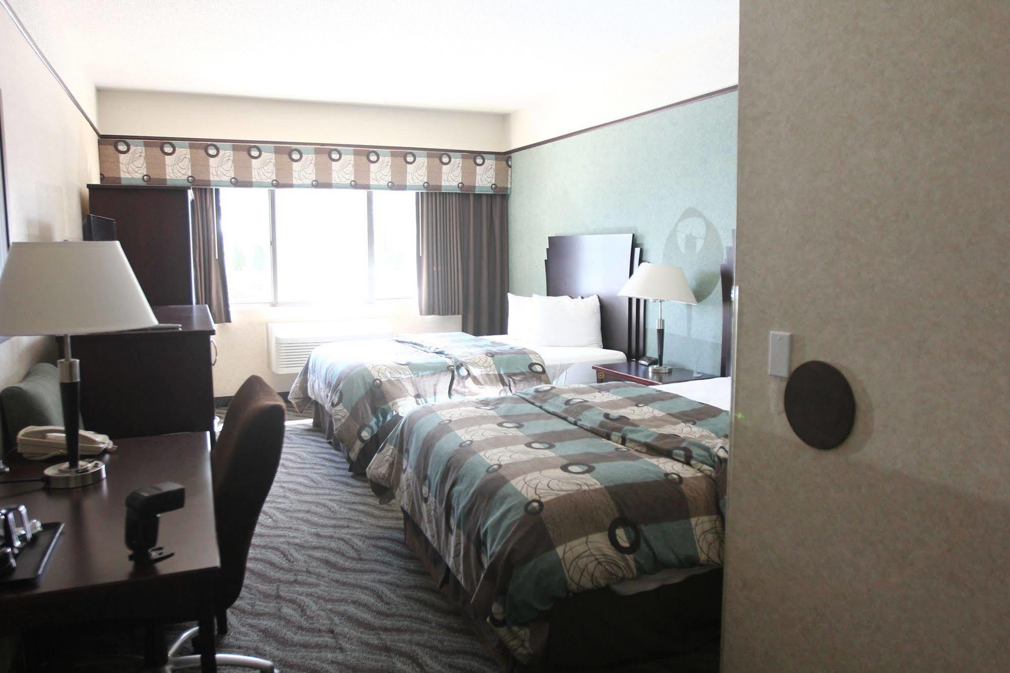 Days Inn & Suites By Wyndham Rochester Hills Mi Exterior foto