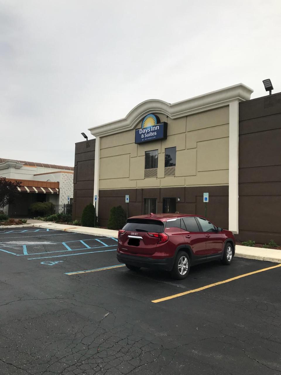 Days Inn & Suites By Wyndham Rochester Hills Mi Exterior foto