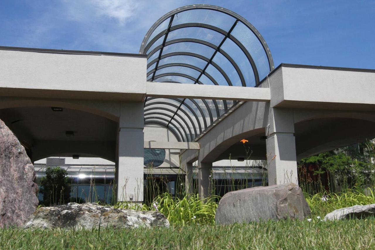 Days Inn & Suites By Wyndham Rochester Hills Mi Exterior foto